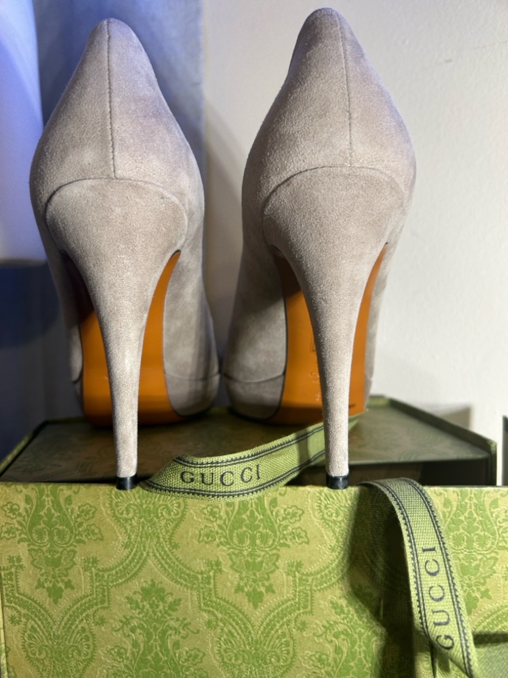 Gucci Women's Suede Taupe / Gray Suede Round-Toe Pumps w Gucci Box/Ribbon&Tissue - Picture 7 of 10